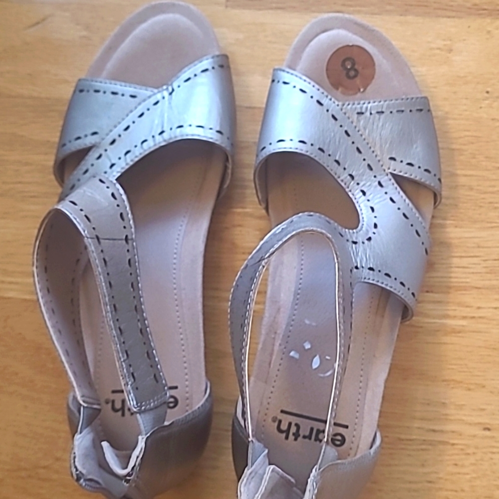 Earth pewter sandals size 8